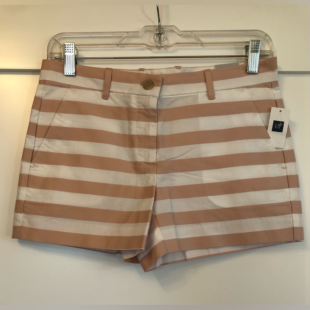 NWT! Gap women’s striped stylish shorts in natural colors (size 00)